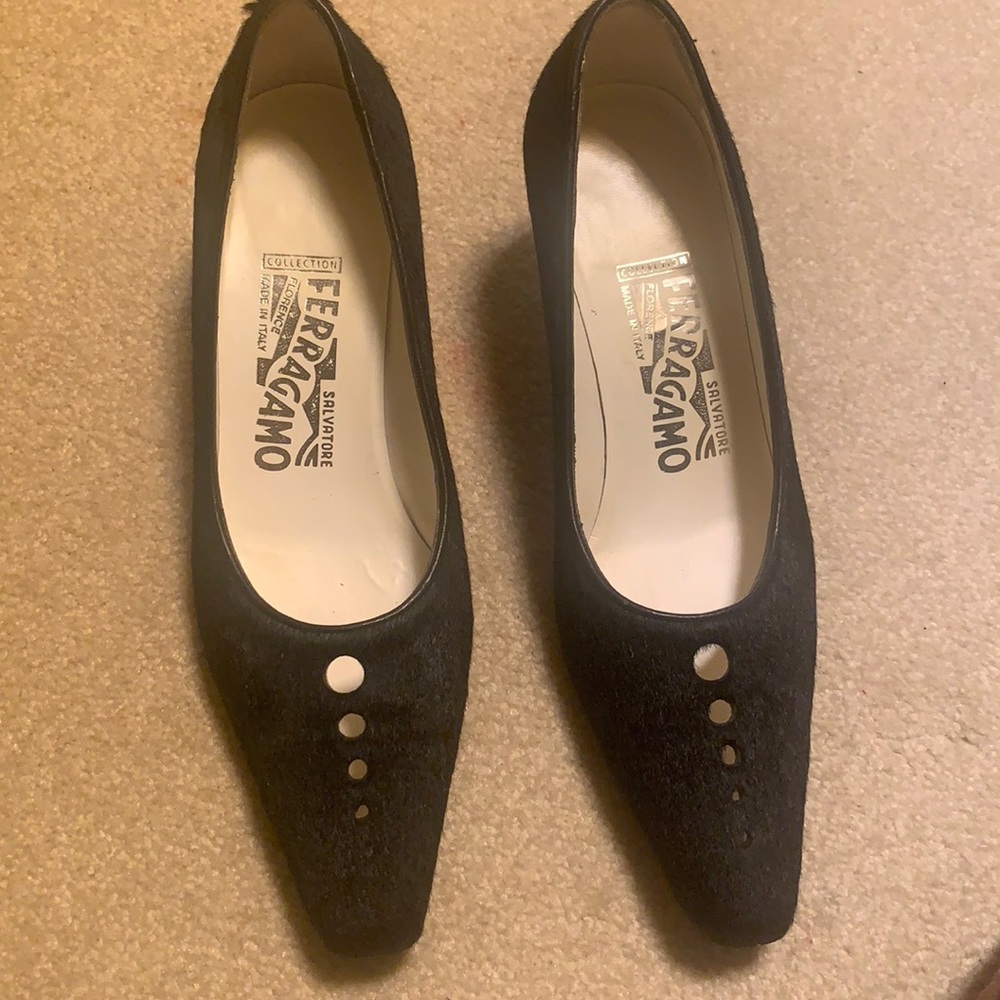 SALVATORE FERRAGAMO BLACK PUMPS 6.5 CALF HAIR ITALY